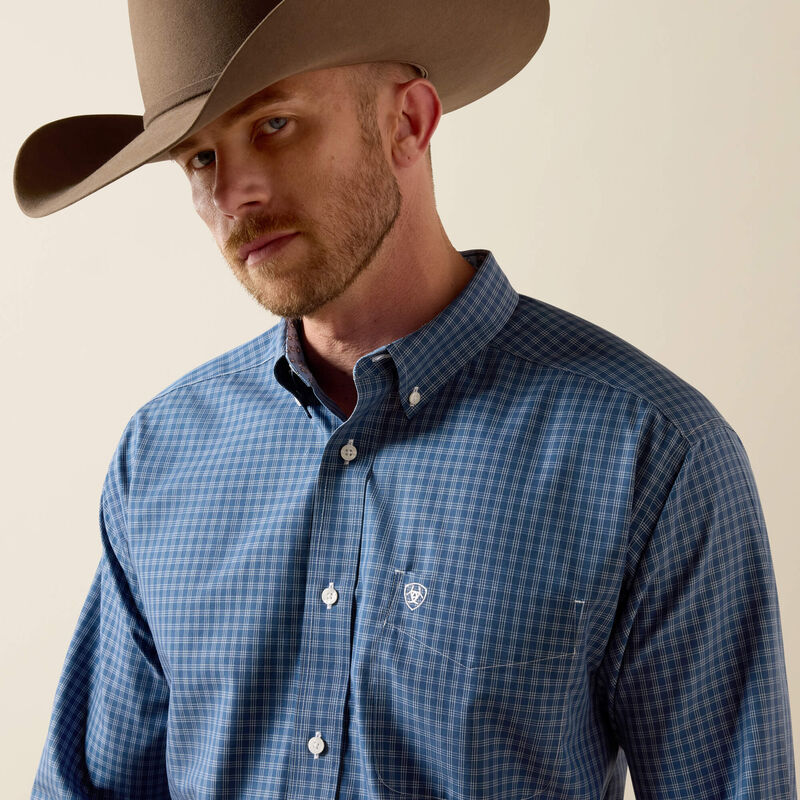 Ariat® Men's Wrinkle Free Canyon Classic Fit Shirt 10071746