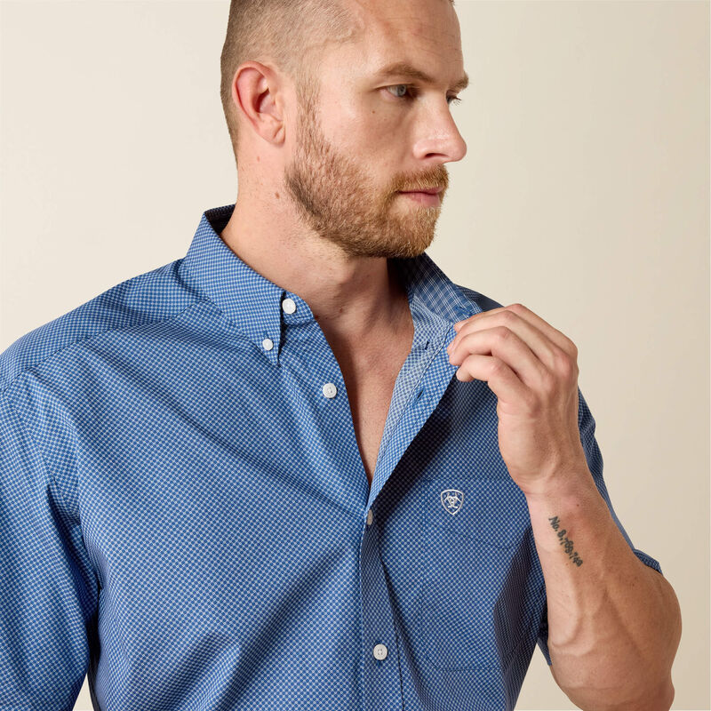 Ariat® Men's Wrinkle Free Case Classic Fit Shirt 10071017