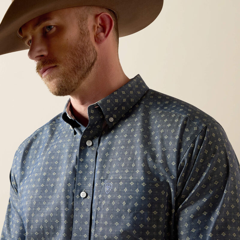 Ariat® Men's Wrinkle Free Wolcott Classic Fit Shirt 10073684