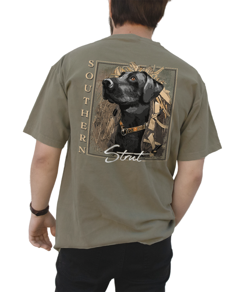 Southern Strut® Men's Lab in Blinds Steady Eyes Tee ST#659