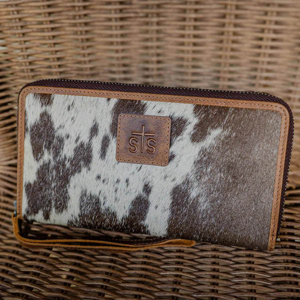 STS Ranchwear® Vaquero Concho Cowhide Bentley Wallet STS61774